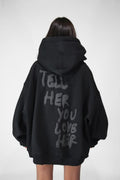 black hoodie con diseño atras